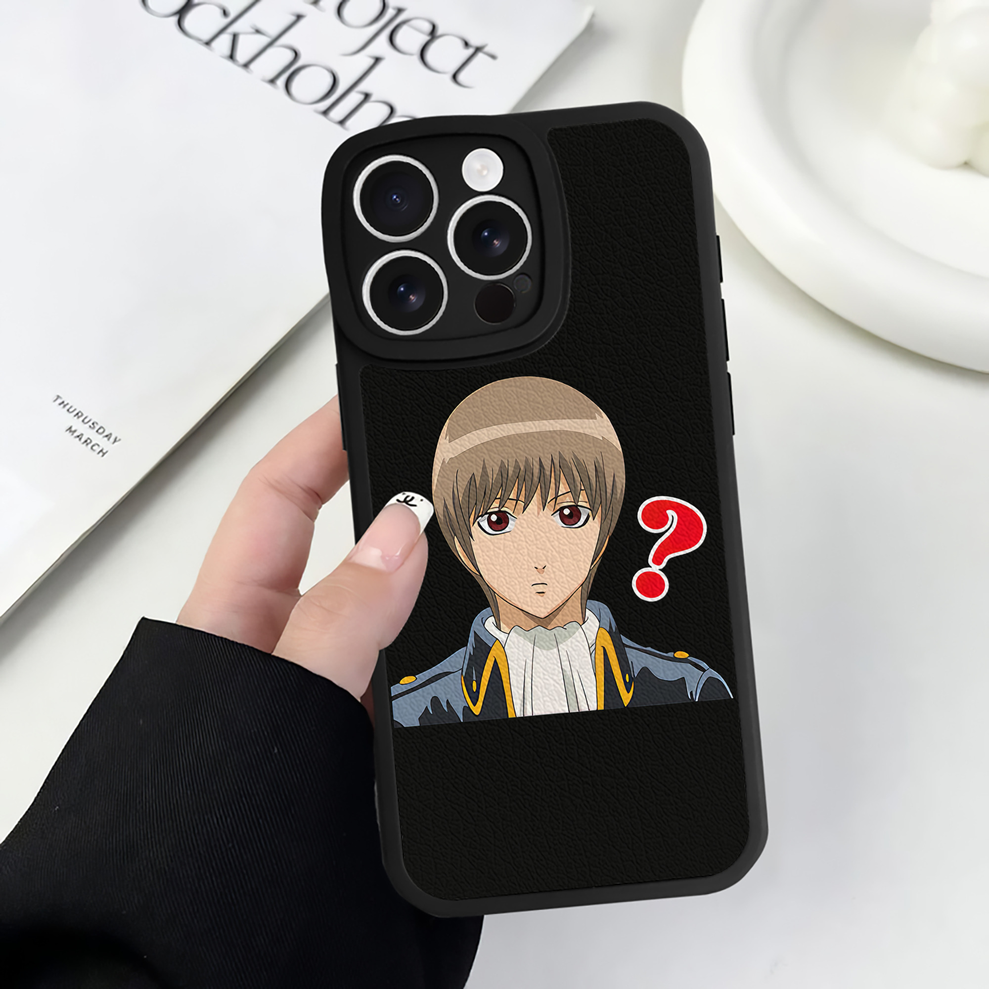 （画像用） ぎんたま 坂田銀時（さかたぎんとき） 神楽 志村新八（しむら しんぱち） GINTAMA Sakata Gintoki Kagura Shimura Shinpachi 【iPhone 16シリーズ対応】シリコンスマホケース（レザー調） 材質：シリコン